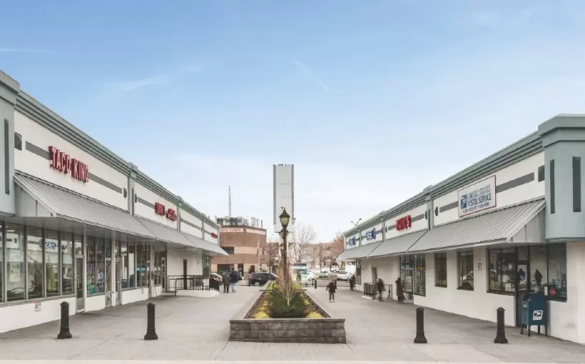 NY Glen Oaks Shopping Center Queens