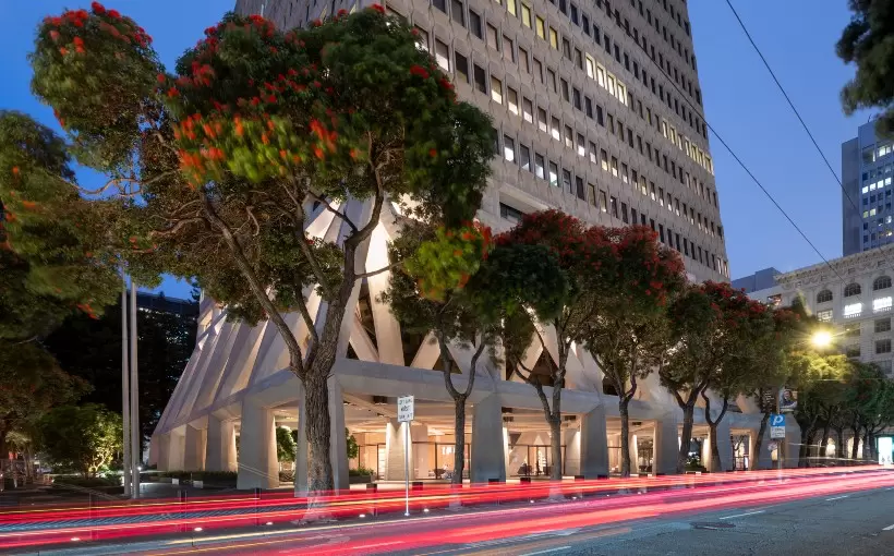 CA Transamerica Pyramid street level