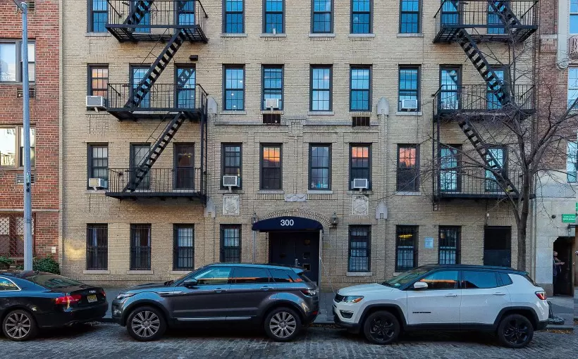 NY 300 West 12th Street Manhattan