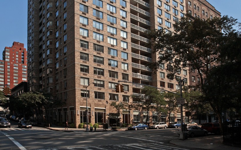NY West River House Manhattan Skyline Management