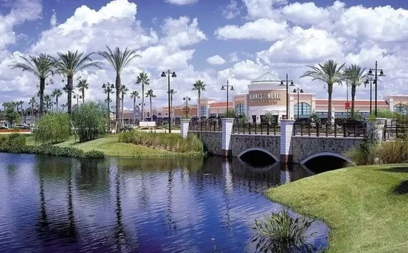 Orlando's Waterford Lakes Town Center sels for $322M