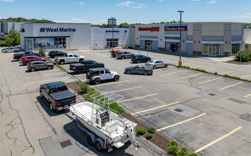 BOS Woburn Plaza shopping center