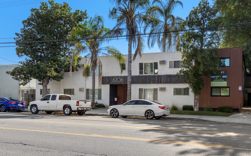 CA 6706 Hayvenhurst Avenue Van Nuys