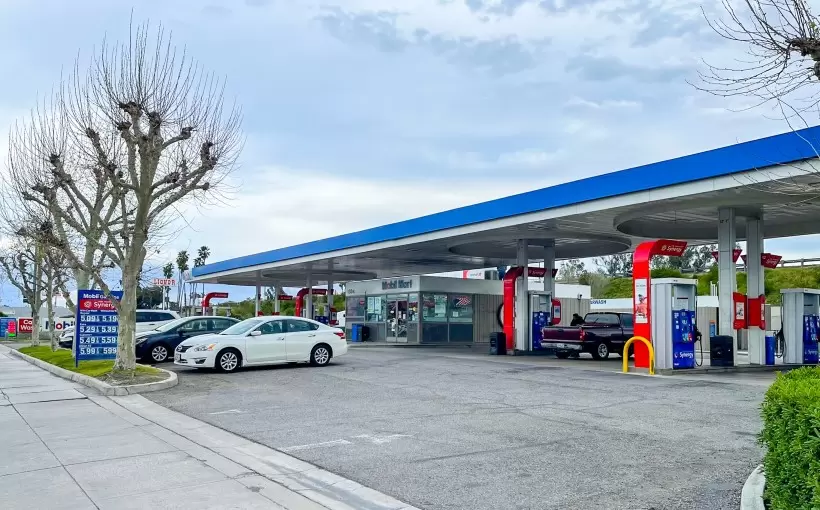 CA Mobil Station Colton