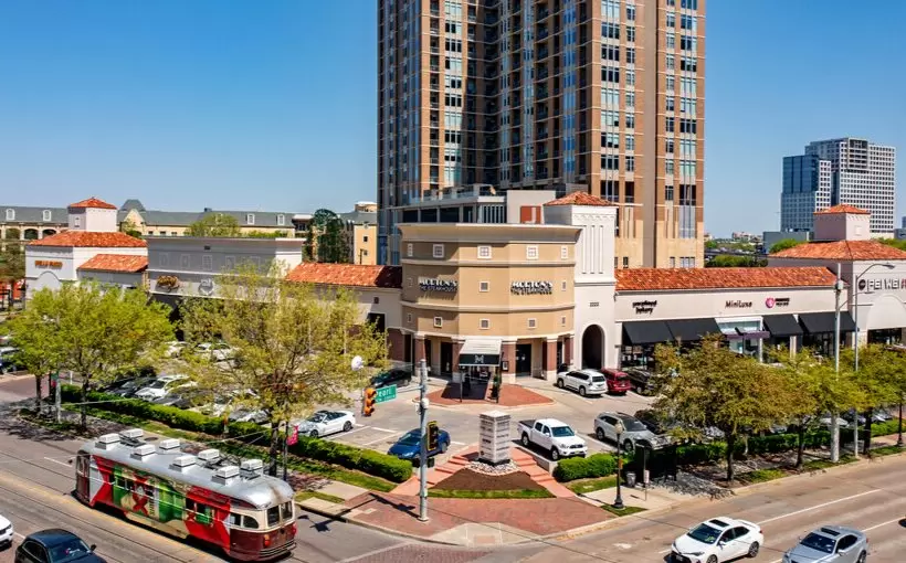 AmREIT sells off Dallas retail center
