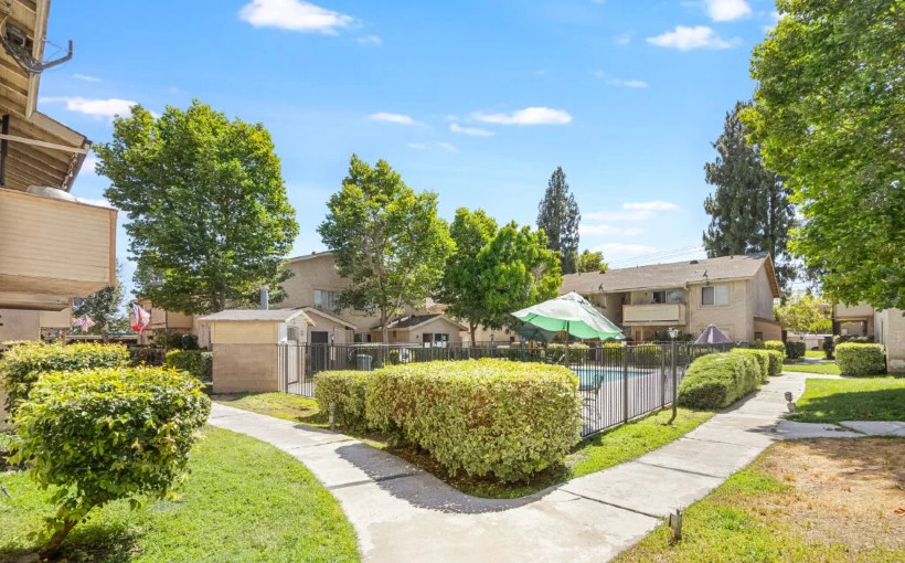 CA Mango Tree Apartments Fontana