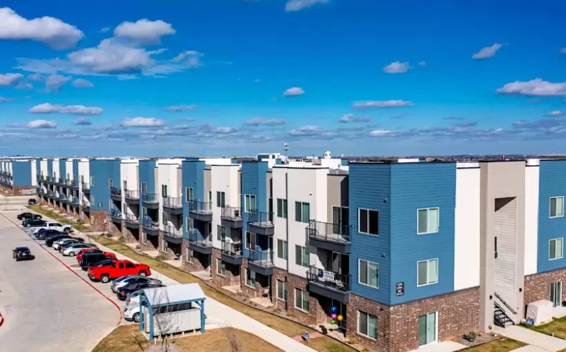 Camden Crossing sells for $160K/unit