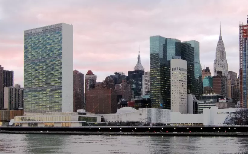 NY One and Two UN Plaza photo by Neptuul