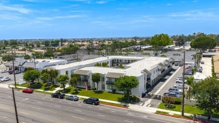 CA Knott Orange Apartments Anaheim